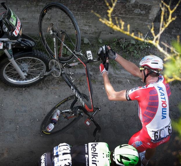 kristoff-crash-paris-roubaix